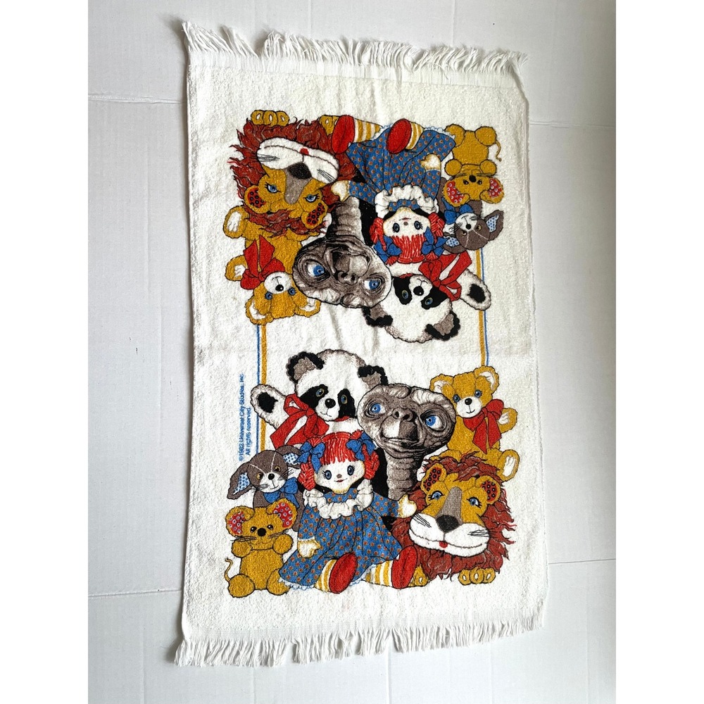 Vintage 1982 ET I'll Be Right Here hidden with plushes towel vibrant! Universal